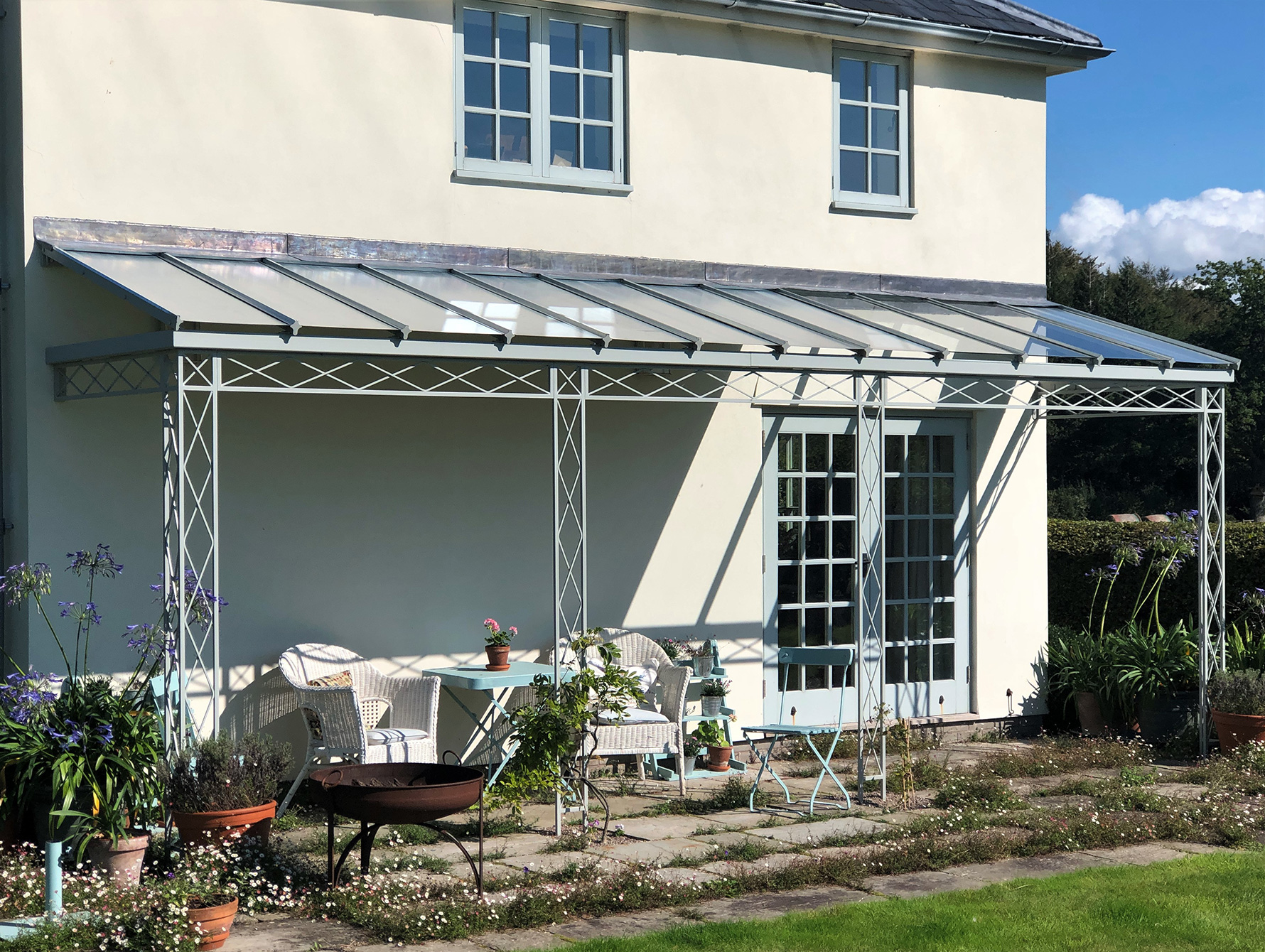 A straight, un-hipped, partially glazed roof with open ends